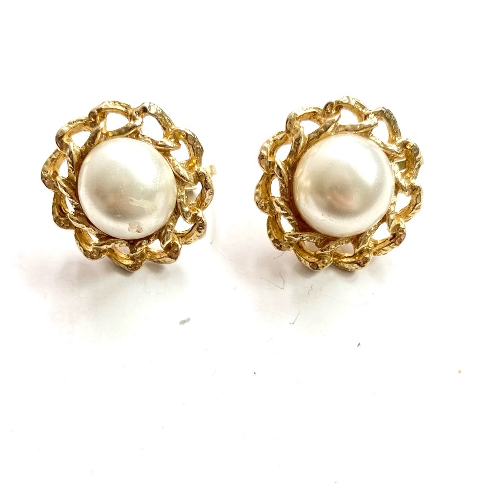 Vintage Gold Link Circle Pearl Clip On Earrings